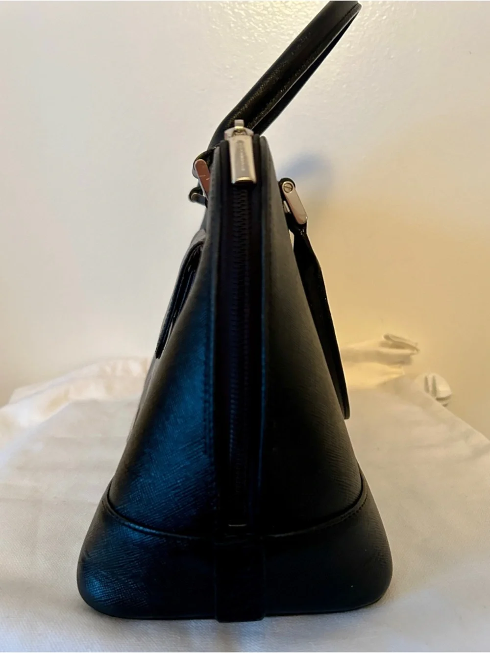 Burberry Saffiano Ceremonial Bag
Black Leather. Handmade Purse Charm included. - Picture 7 of 13
